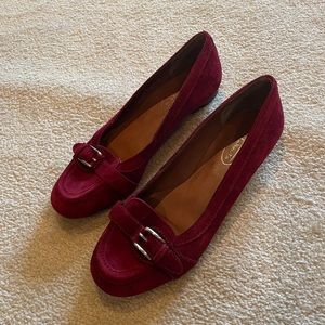 Talbots red suede shoe